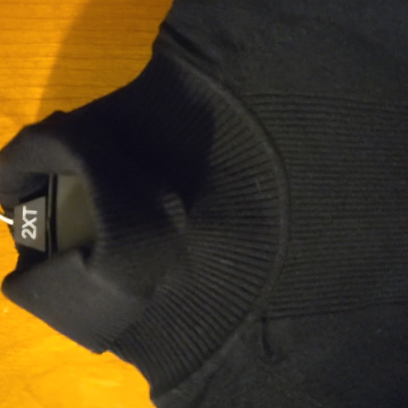 Ladies Short Sleeve Turtleneck Top Size Medium: D - Picture 5 of 8